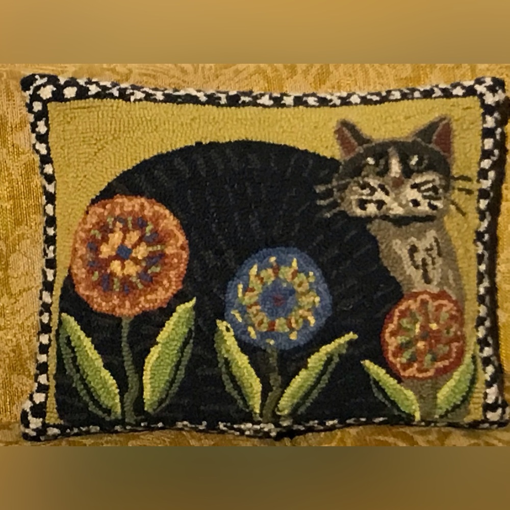 Cat Pillow country charm 100% wool & velvet, yarn loop boho floral kitty flower